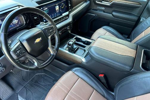 Iridescent Pearl Tricoat 2024 Chevrolet Silverado 1500 High Country