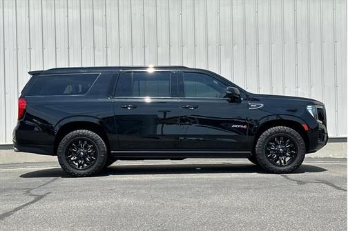 2022 GMC Yukon XL 4WD AT4