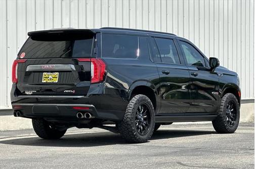 2022 GMC Yukon XL 4WD AT4