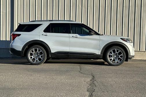 White Metallic 2025 Ford Explorer Platinum