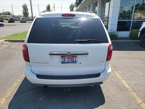2006 Chrysler Town & Country Base