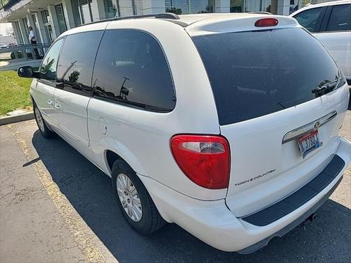 2006 Chrysler Town & Country Base