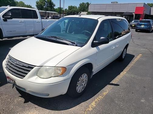 2006 Chrysler Town & Country Base