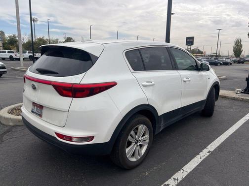 Clear White 2018 Kia Sportage LX