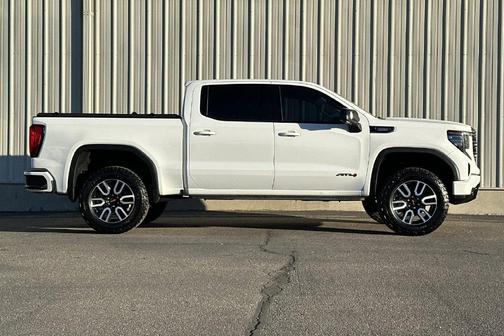 Summit White 2022 GMC Sierra 1500 AT4
