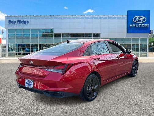 2022 Hyundai ELANTRA SEL