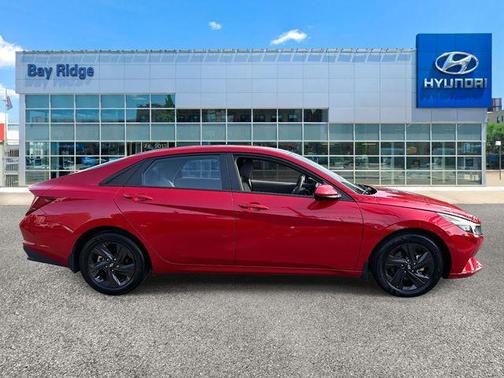 2022 Hyundai ELANTRA SEL