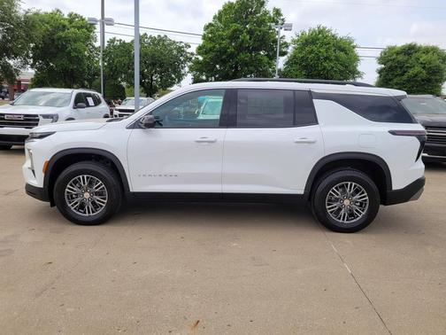 Summit White 2026 Chevrolet Traverse LT