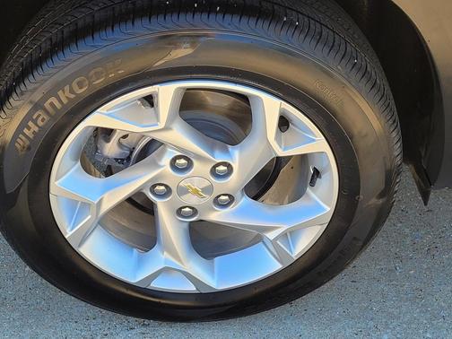 Sterling Gray Metallic 2025 Chevrolet Trax LS
