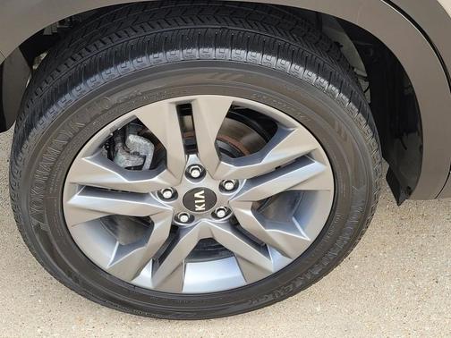 Steel Gray 2021 Kia Seltos LX