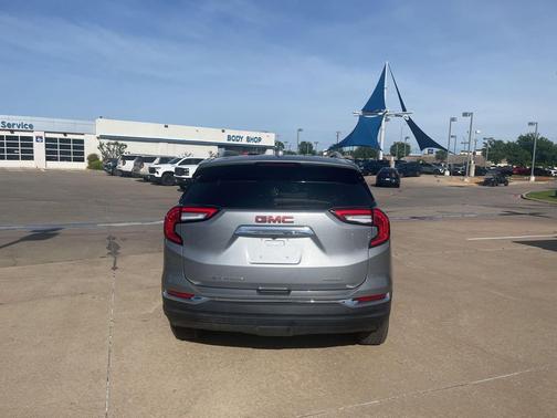 Sterling Metallic 2024 GMC Terrain SLT