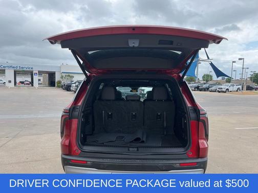 Radiant Red Tintcoat 2025 Chevrolet Traverse LT