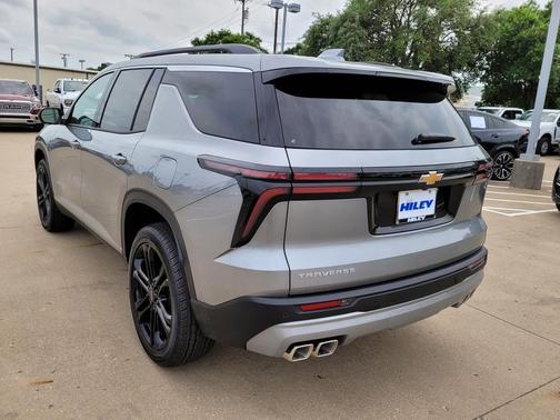 Sterling Gray Metallic 2026 Chevrolet Traverse LT
