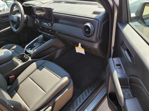 2025 Chevrolet Colorado WT