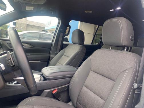 Summit White 2024 Chevrolet Traverse LT