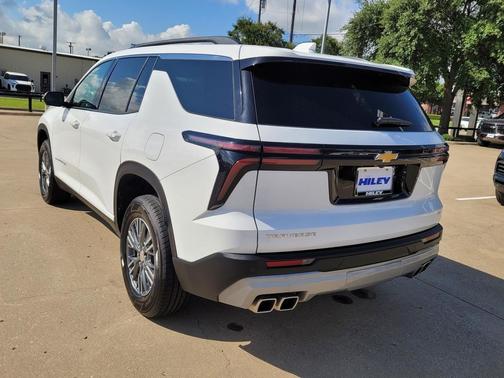 Summit White 2024 Chevrolet Traverse LT
