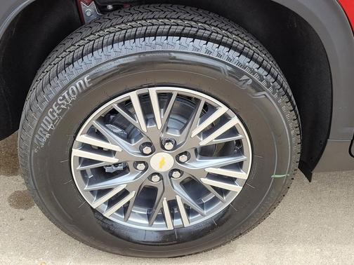 Radiant Red Tintcoat 2026 Chevrolet Traverse LT