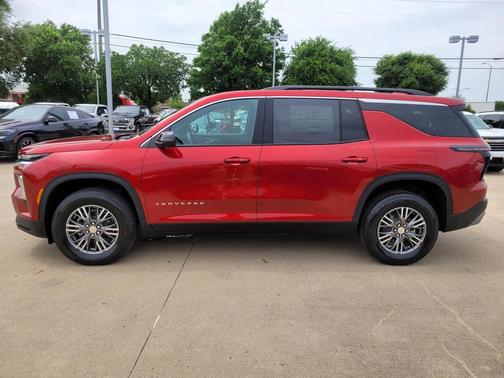Radiant Red Tintcoat 2026 Chevrolet Traverse LT