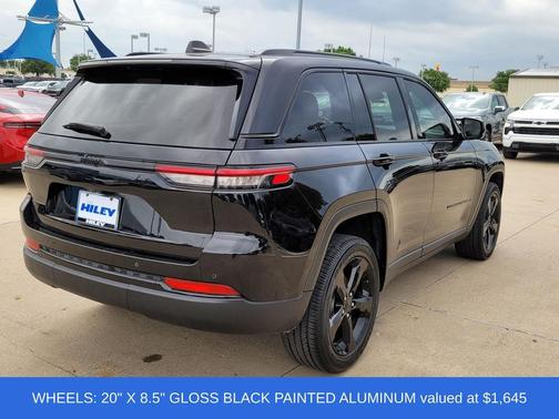 Diamond Black Crystal Pearlcoat 2024 Jeep Grand Cherokee Altitude