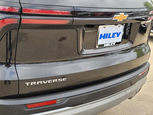 Mosaic Black Metallic 2026 Chevrolet Traverse LT