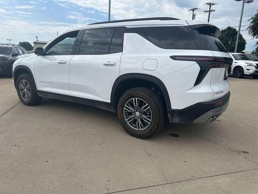 Summit White 2024 Chevrolet Traverse LT