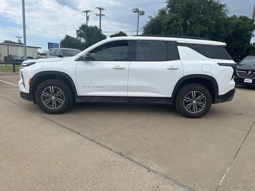 Summit White 2024 Chevrolet Traverse LT