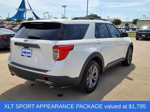 Star White Metallic Tri-Coat 2022 Ford Explorer XLT