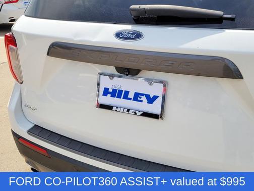Star White Metallic Tri-Coat 2022 Ford Explorer XLT