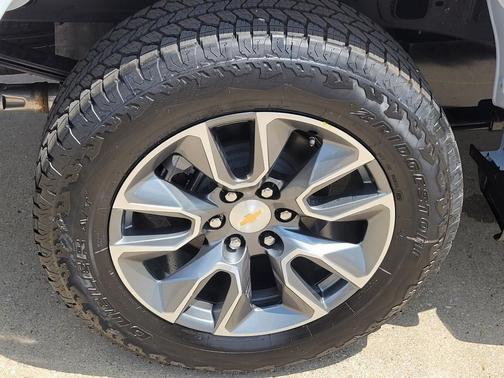 Summit White 2026 Chevrolet Silverado 1500 LT