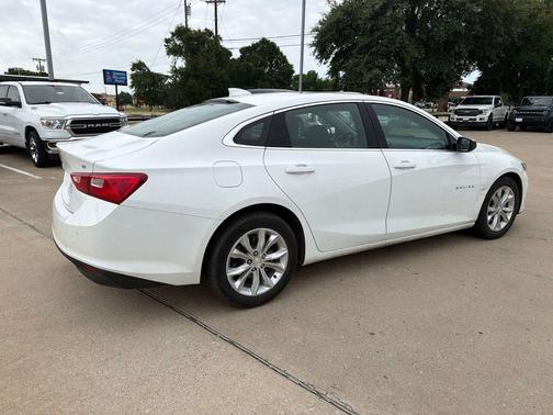 Summit White 2024 Chevrolet Malibu FWD 1LT