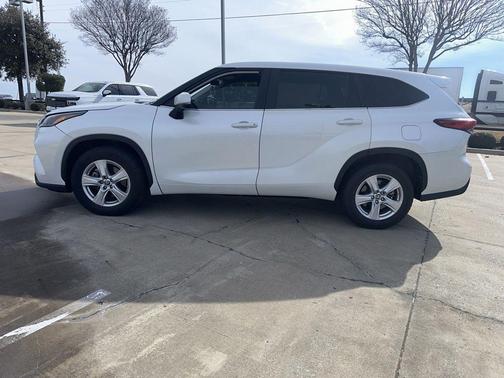 2023 Toyota Highlander LE