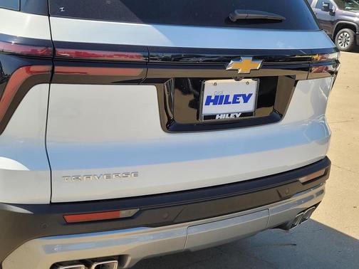 Summit White 2027 Chevrolet Traverse LT