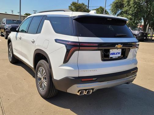 Summit White 2027 Chevrolet Traverse LT