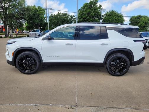 Summit White 2026 Chevrolet Traverse LT