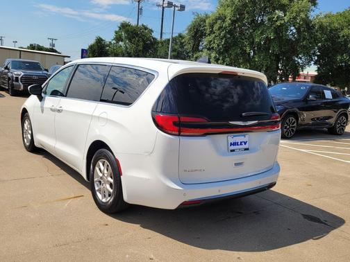 Bright White Clearcoat 2023 Chrysler Pacifica Touring L
