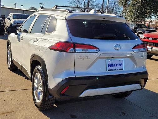 2024 Toyota Corolla Cross LE