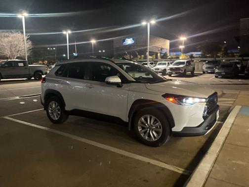 2024 Toyota Corolla Cross LE