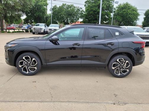 Mosaic Black Metallic 2026 Chevrolet Trax FWD 2RS