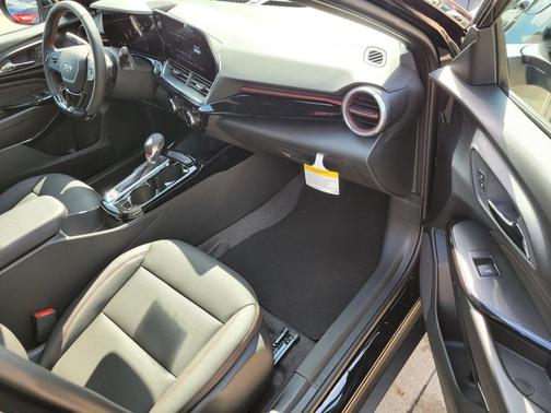 Mosaic Black Metallic 2026 Chevrolet Trax FWD 2RS