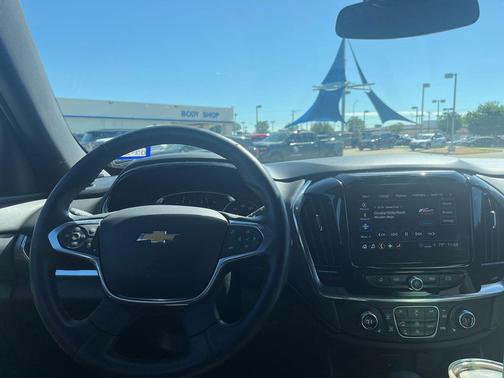 Silver Sage Metallic 2023 Chevrolet Traverse LT Leather