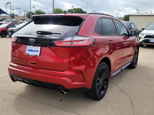 Rapid Red Metallic Tinted Clearcoat 2020 Ford Edge ST
