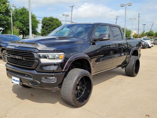 Diamond Black Crystal Pearlcoat 2023 RAM 1500 Laramie