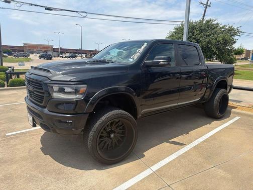 Diamond Black Crystal Pearlcoat 2023 RAM 1500 Laramie