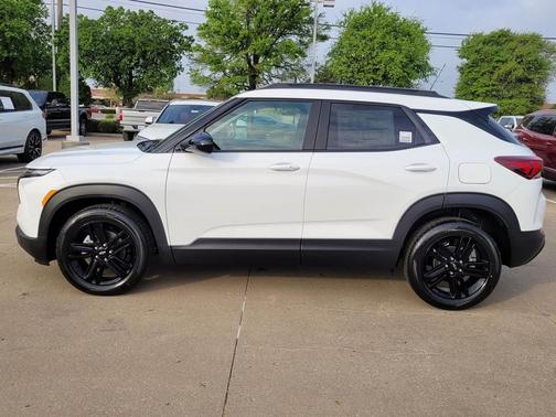 Summit White 2026 Chevrolet Trailblazer LT