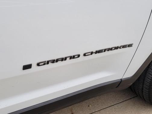 Bright White Clearcoat 2021 Jeep Grand Cherokee L Altitude