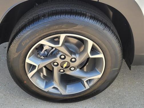 Summit White 2026 Chevrolet Trax LT