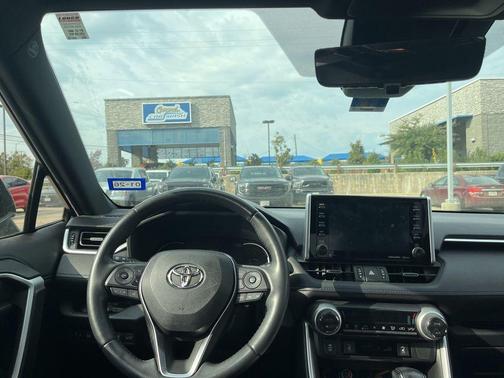 2021 Toyota RAV4 Hybrid SE