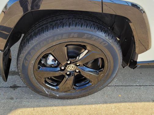 2021 Toyota RAV4 Hybrid SE