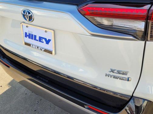 2021 Toyota RAV4 Hybrid SE