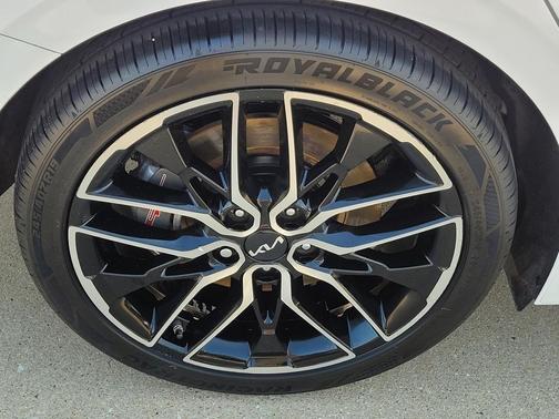 Glacial White Pearl 2023 Kia K5 GT